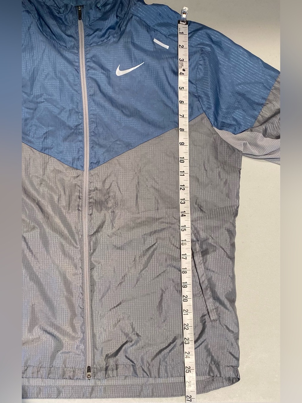 Nike Impossibly Light Windrunner Blue and Gray Jacket, size M - Picture 5 of 7